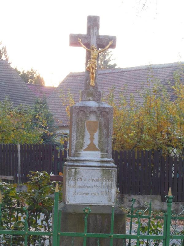 zvonička na návsi v Morašicích