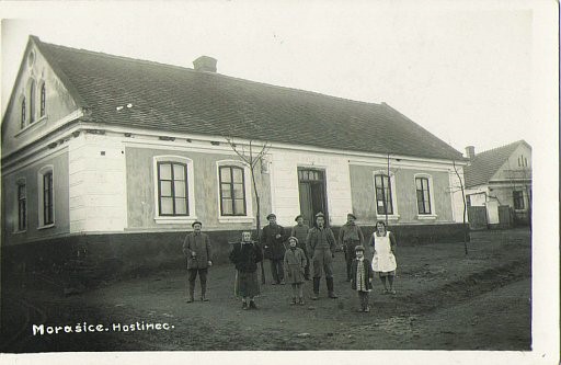 1923: Hostinec v Morašicích